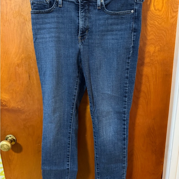 Levi 311 Shaping Skinny in Medium-Dark Rinse 28in Inseam - Picture 2 of 6